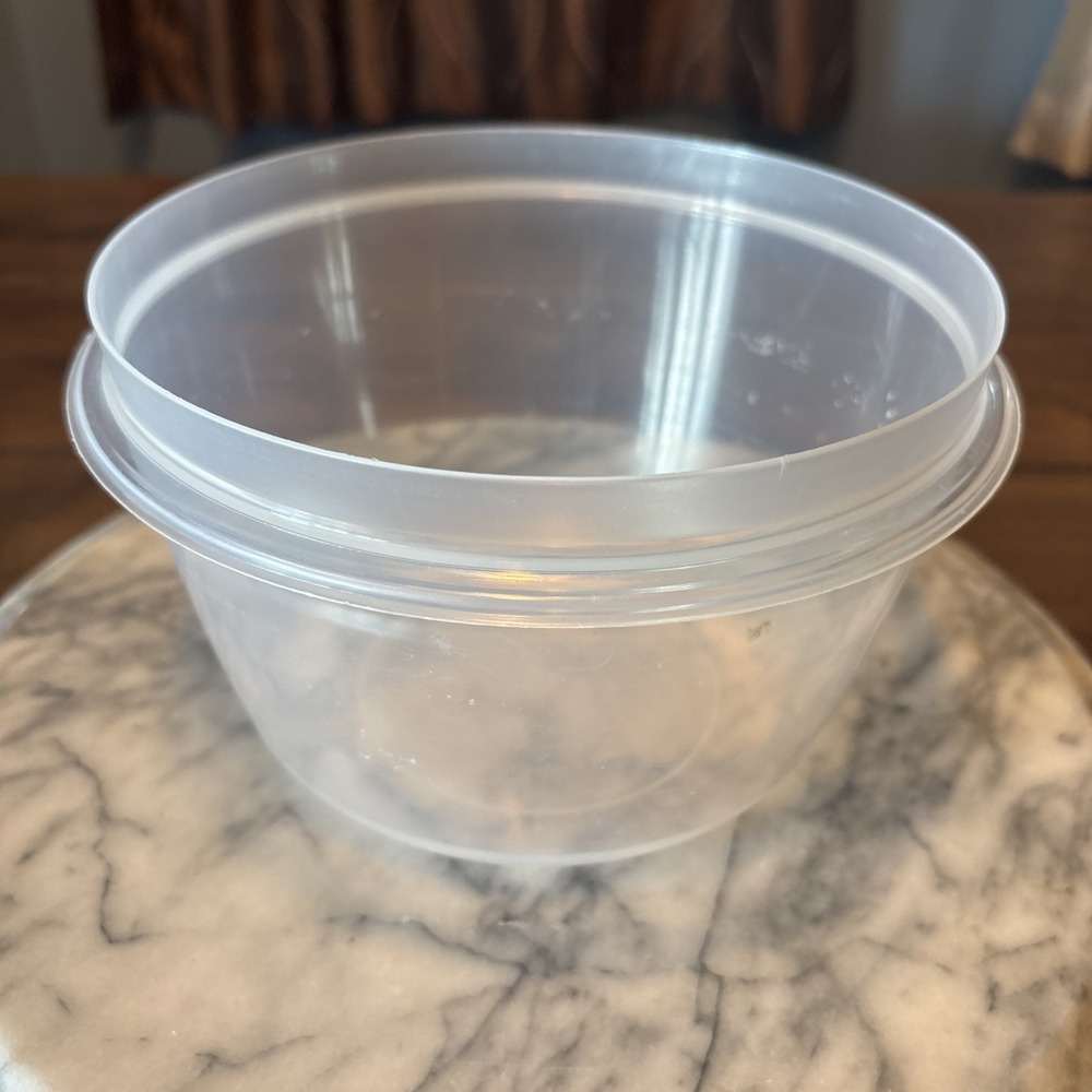 Rubbermaid Servin Saver 6 Cup #3 Round Food Storage Container Only No Lid